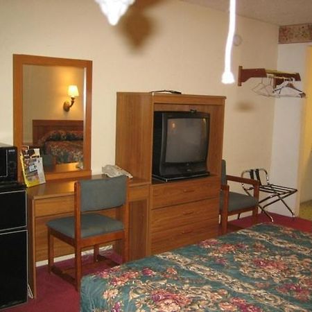 Mountain Trail Inn Logan Room photo